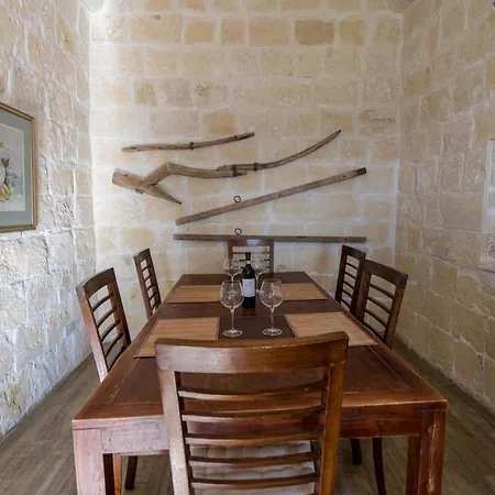 Dom wakacyjny 4 Bedroom With Private Pool *