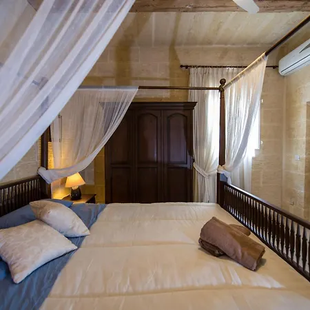 Dom wakacyjny 4 Bedroom With Private Pool