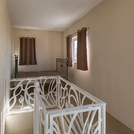 Dom wakacyjny 4 Bedroom With Private Pool *