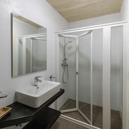 Dom wakacyjny 4 Bedroom With Private Pool *