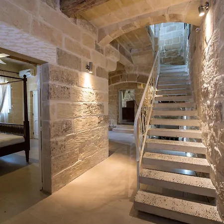 Dom wakacyjny 4 Bedroom With Private Pool Għarb