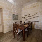 4 Bedroom With Private Pool Għarb