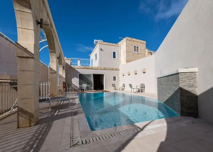 4 Bedroom With Private Pool