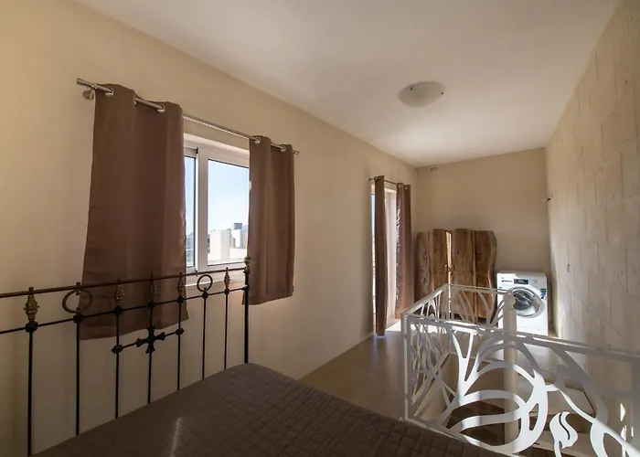 بيت للعطل 4 Bedroom With Private Pool *